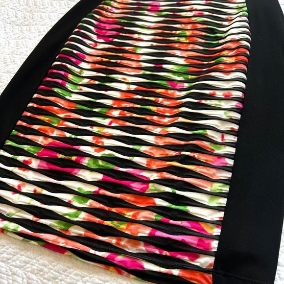 Joseph Ribkoff Panel Sheath Dress Multi Floral Short Sleeve Size 6 Like New! - Picture 7 of 14